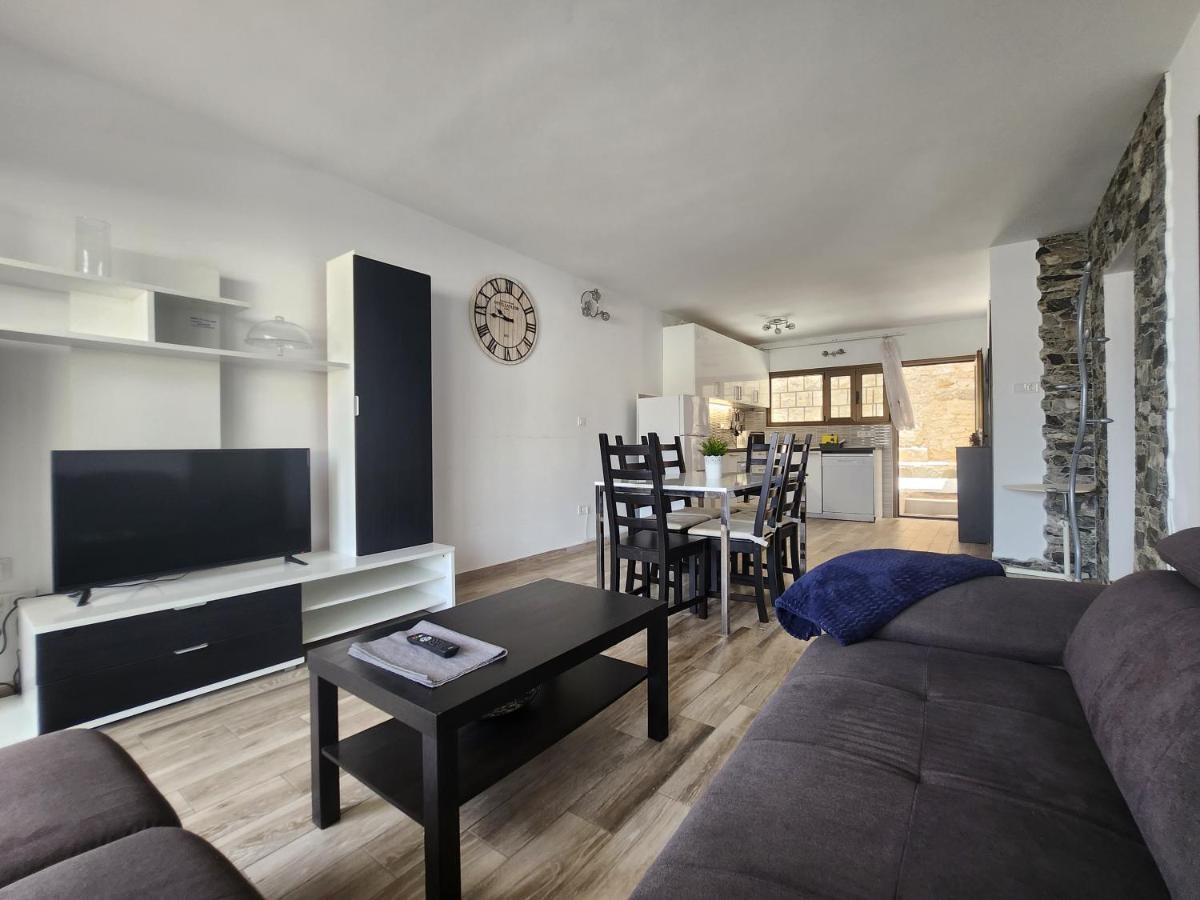 Modern Ground Floor Apartment , A Few Steps From The Beach โมกัน ภายนอก รูปภาพ
